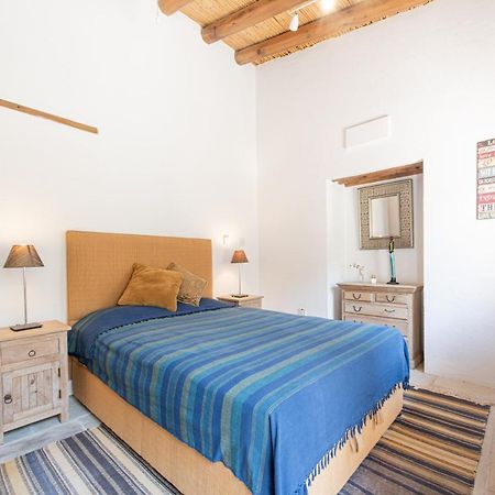 The Carob Tree Villa - Rustic Luxury Home With Access To Pool And Restaurant Larnaca Bagian luar foto