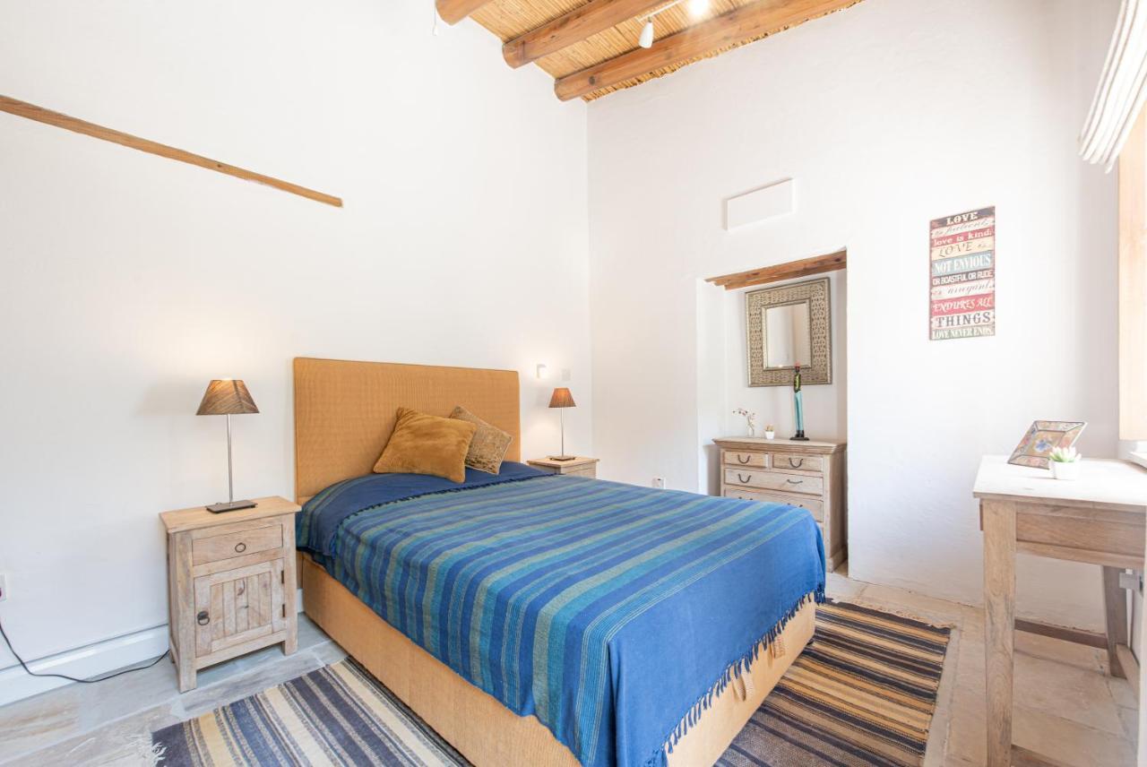 The Carob Tree Villa - Rustic Luxury Home With Access To Pool And Restaurant Larnaca Bagian luar foto