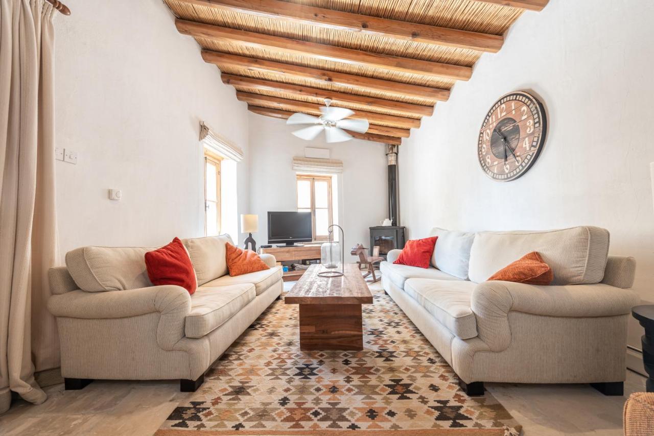The Carob Tree Villa - Rustic Luxury Home With Access To Pool And Restaurant Larnaca Bagian luar foto