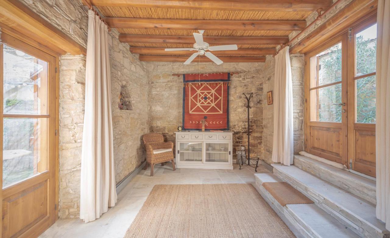 The Carob Tree Villa - Rustic Luxury Home With Access To Pool And Restaurant Larnaca Bagian luar foto