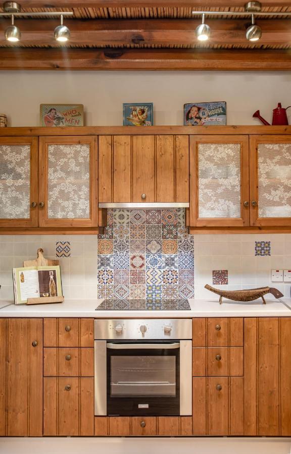 The Carob Tree Villa - Rustic Luxury Home With Access To Pool And Restaurant Larnaca Bagian luar foto