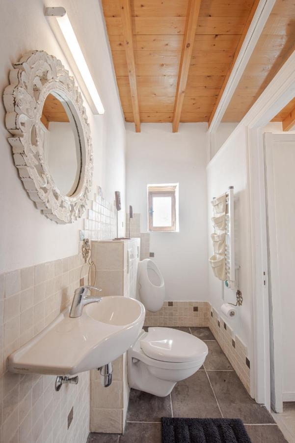 The Carob Tree Villa - Rustic Luxury Home With Access To Pool And Restaurant Larnaca Bagian luar foto